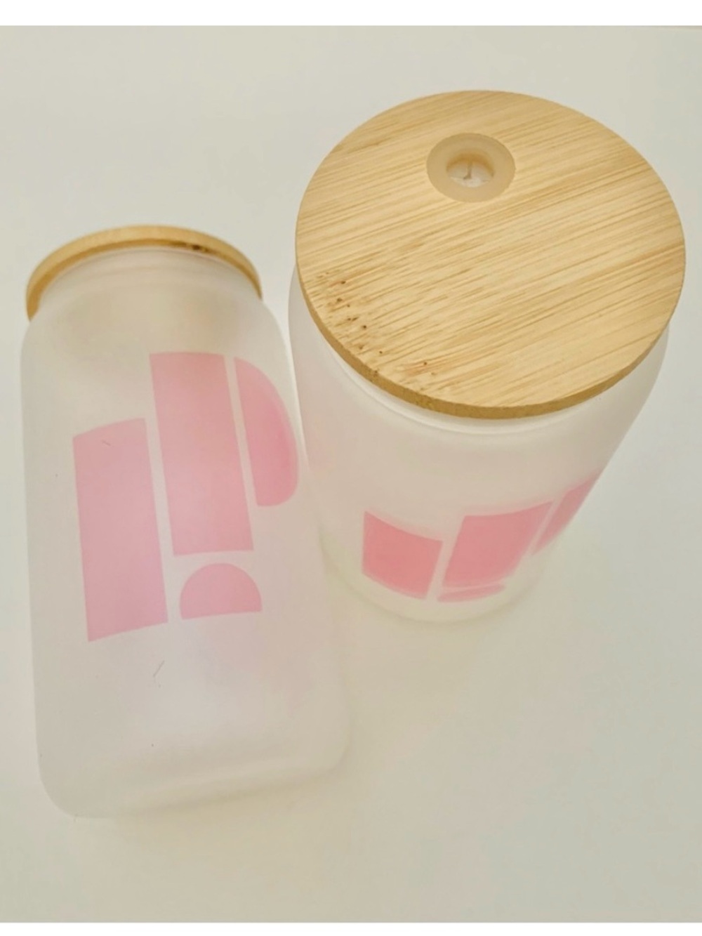 Set of 2 Glass Tumblers With Straws and Bamboo Lids Pink Lettering